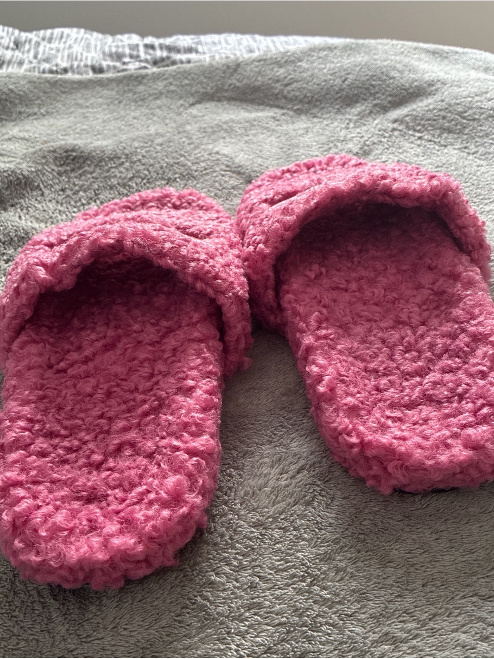 Balenciaga Hot Pink Sherpa Slides - Picture 3 of 3